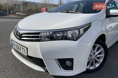 Седан Toyota Corolla 2016 в Киеве