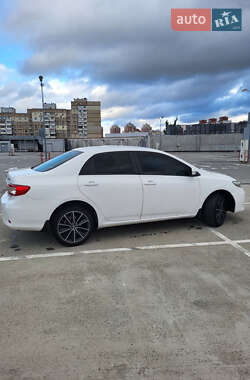 Седан Toyota Corolla 2012 в Житомире