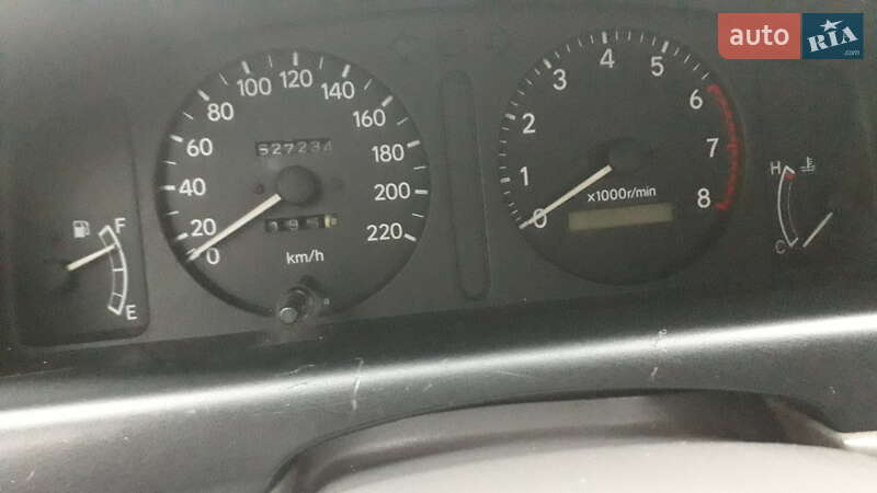 Седан Toyota Corolla 1998 в Дніпрі