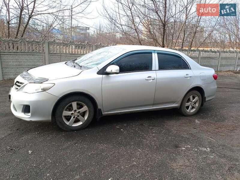 Седан Toyota Corolla 2011 в Доброполье