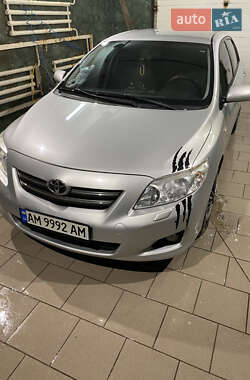 Седан Toyota Corolla 2008 в Звягелі