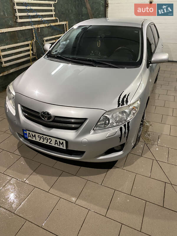 Седан Toyota Corolla 2008 в Звягеле