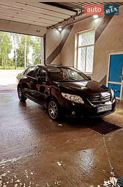 Седан Toyota Corolla 2007 в Лебедине