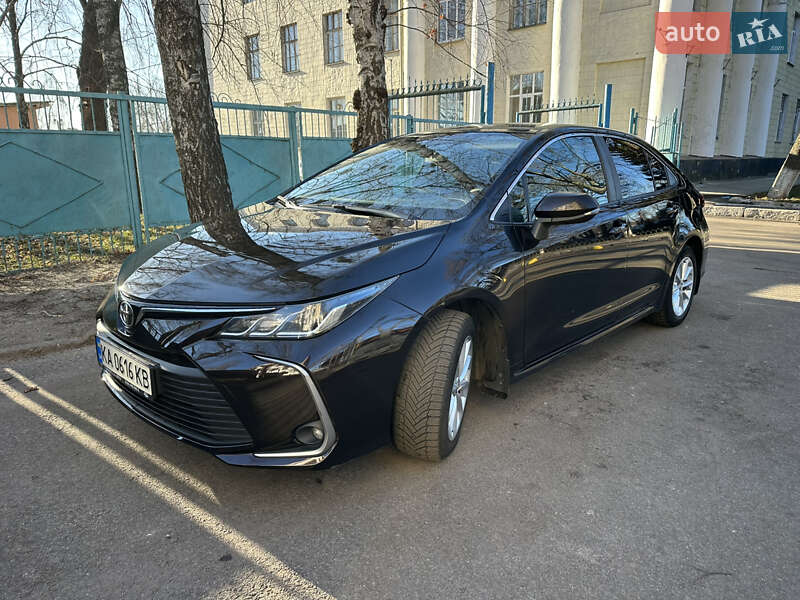 Седан Toyota Corolla 2019 в Прилуках