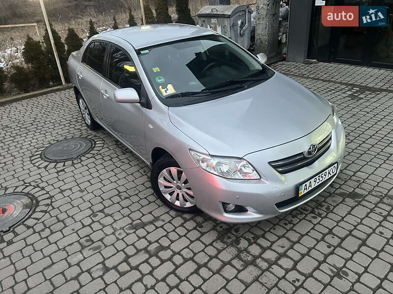 Седан Toyota Corolla 2008 в Львові