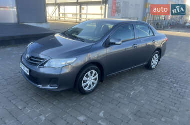 Седан Toyota Corolla 2011 в Ивано-Франковске