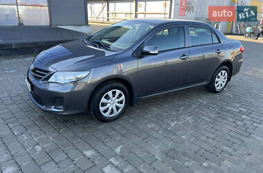 Седан Toyota Corolla 2011 в Ивано-Франковске