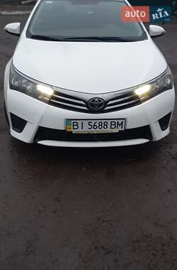 Седан Toyota Corolla 2014 в Полтаві