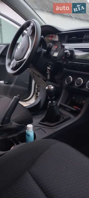 Седан Toyota Corolla 2014 в Полтаве