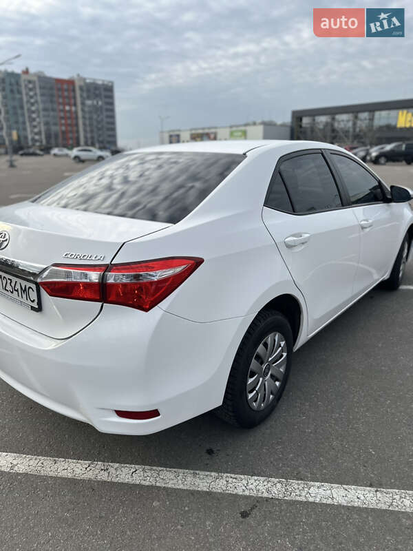 Седан Toyota Corolla 2017 в Киеве