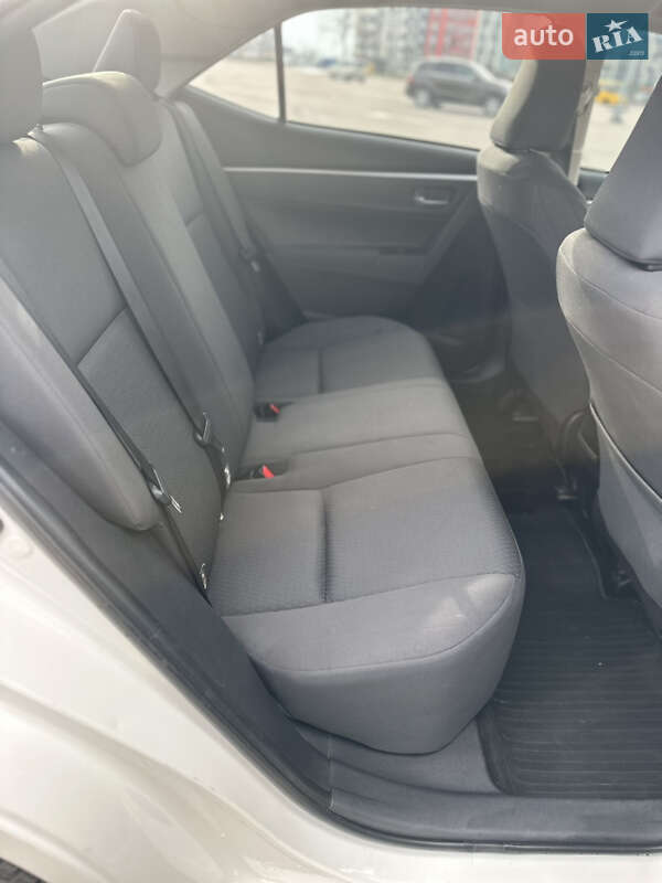 Седан Toyota Corolla 2017 в Киеве