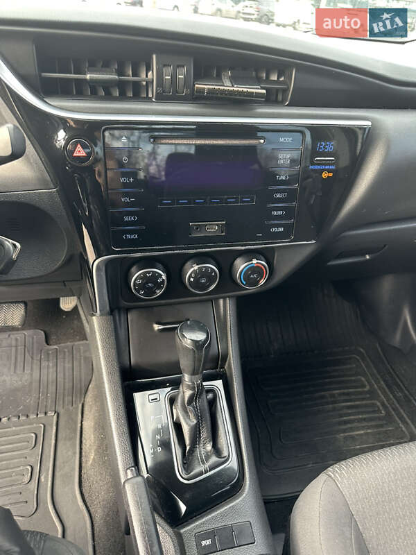 Седан Toyota Corolla 2017 в Киеве