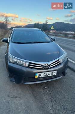 Седан Toyota Corolla 2013 в Сколе