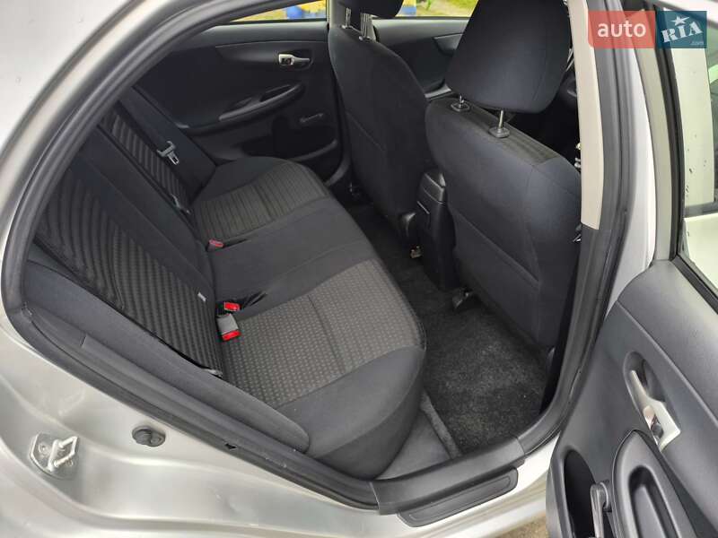 Седан Toyota Corolla 2012 в Луцке