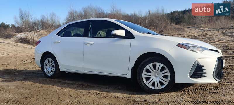 Седан Toyota Corolla 2016 в Дніпрі