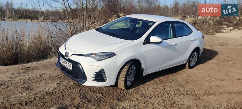 Седан Toyota Corolla 2016 в Дніпрі