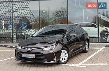 Седан Toyota Corolla 2019 в Киеве