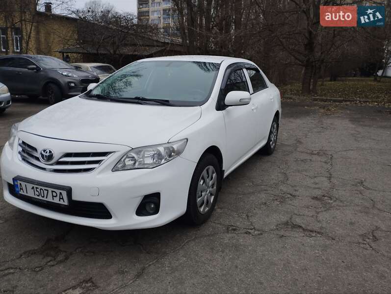 Седан Toyota Corolla 2011 в Киеве