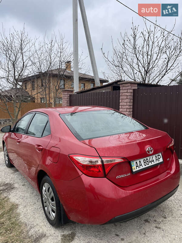 Седан Toyota Corolla 2018 в Киеве