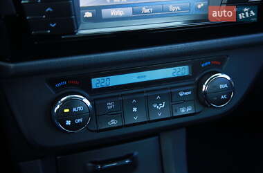 Седан Toyota Corolla 2014 в 