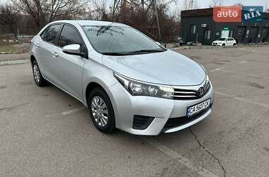 Седан Toyota Corolla 2013 в Киеве