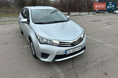 Седан Toyota Corolla 2013 в Киеве