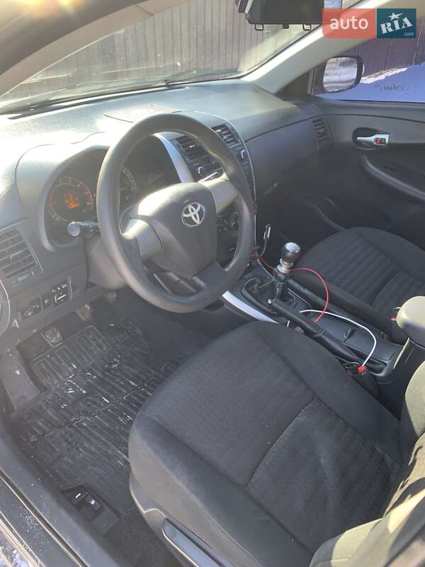 Седан Toyota Corolla 2012 в Павлограде