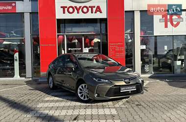 Седан Toyota Corolla 2022 в Тернополе