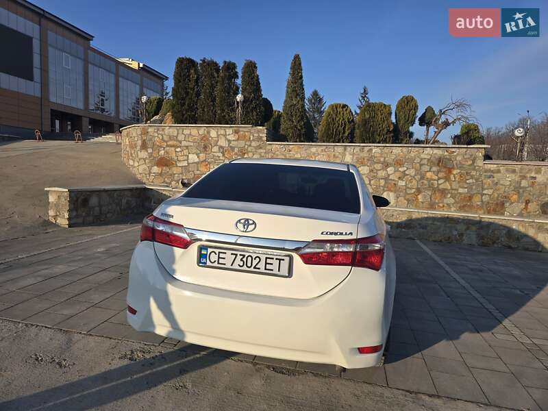 Седан Toyota Corolla 2015 в 