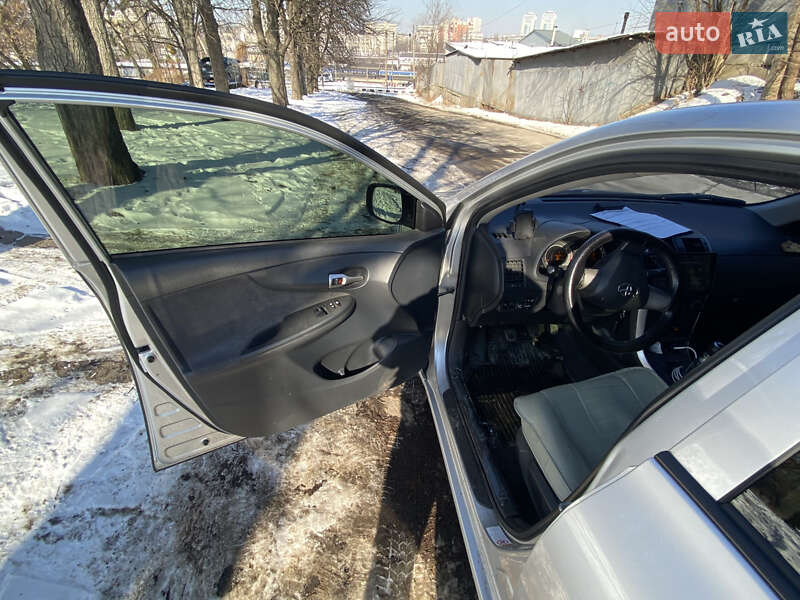 Седан Toyota Corolla 2012 в Києві