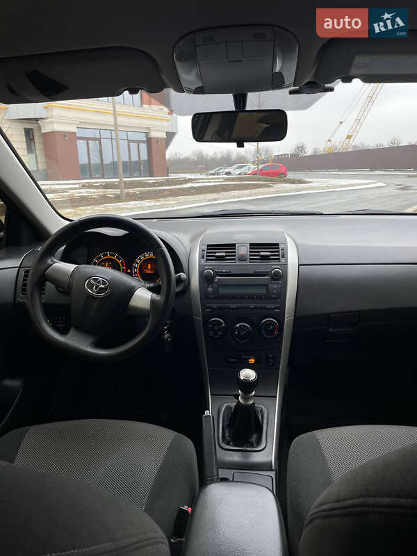 Седан Toyota Corolla 2011 в Умани