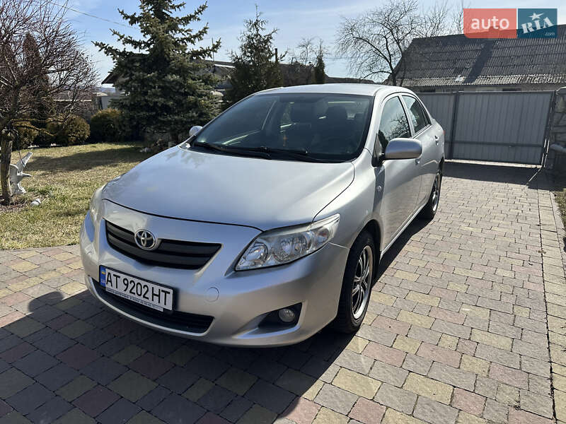 Седан Toyota Corolla 2008 в Ивано-Франковске