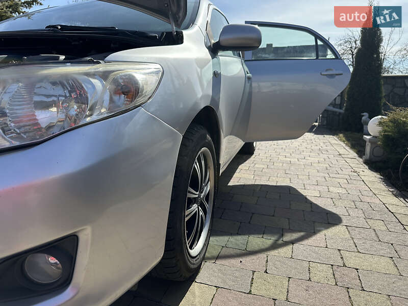 Седан Toyota Corolla 2008 в Ивано-Франковске