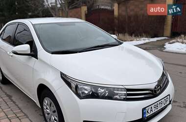 Седан Toyota Corolla 2016 в Киеве