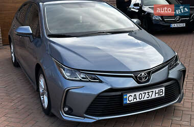 Седан Toyota Corolla 2019 в Умані