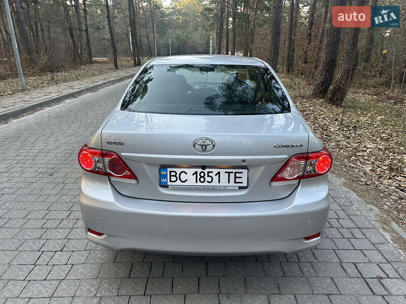 Седан Toyota Corolla 2011 в Львові