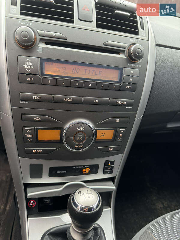 Седан Toyota Corolla 2011 в Києві