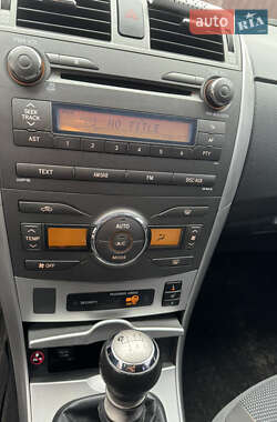 Седан Toyota Corolla 2011 в 