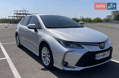 Седан Toyota Corolla 2020 в Києві