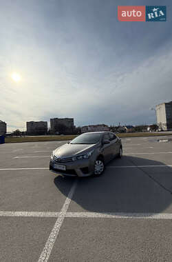 Седан Toyota Corolla 2013 в Кам'янець-Подільському