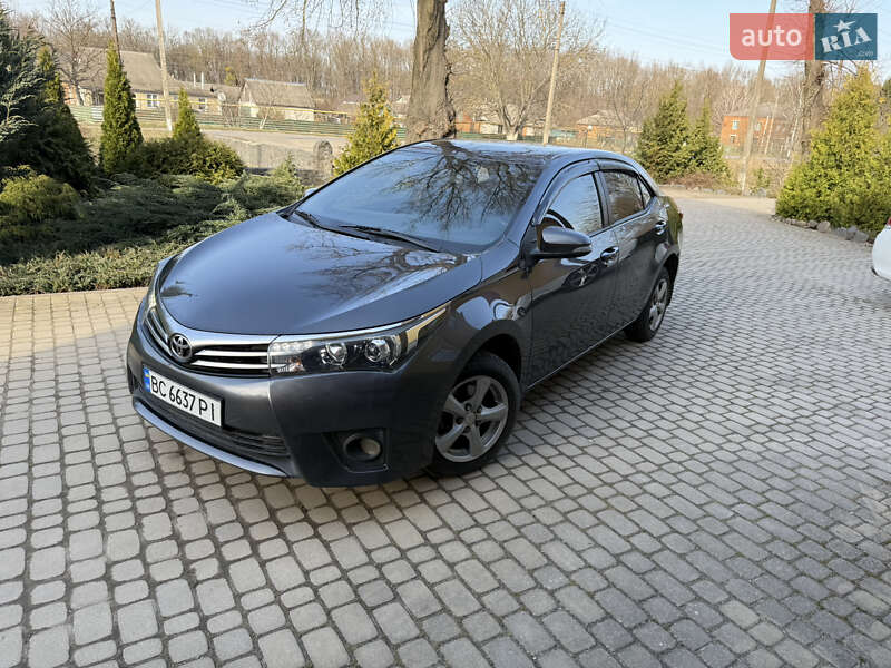 Седан Toyota Corolla 2013 в 