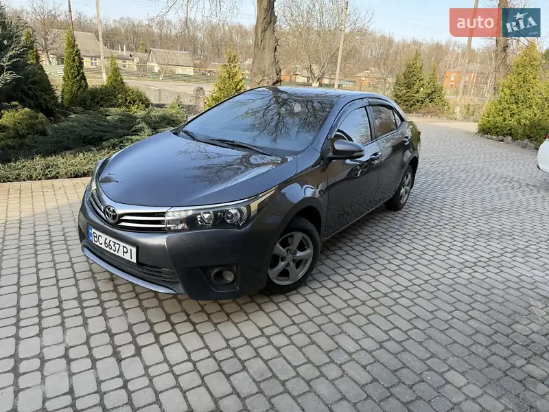 Седан Toyota Corolla 2013 в 