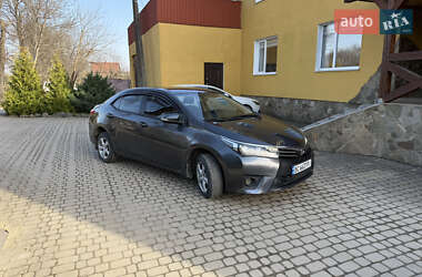 Седан Toyota Corolla 2013 в 