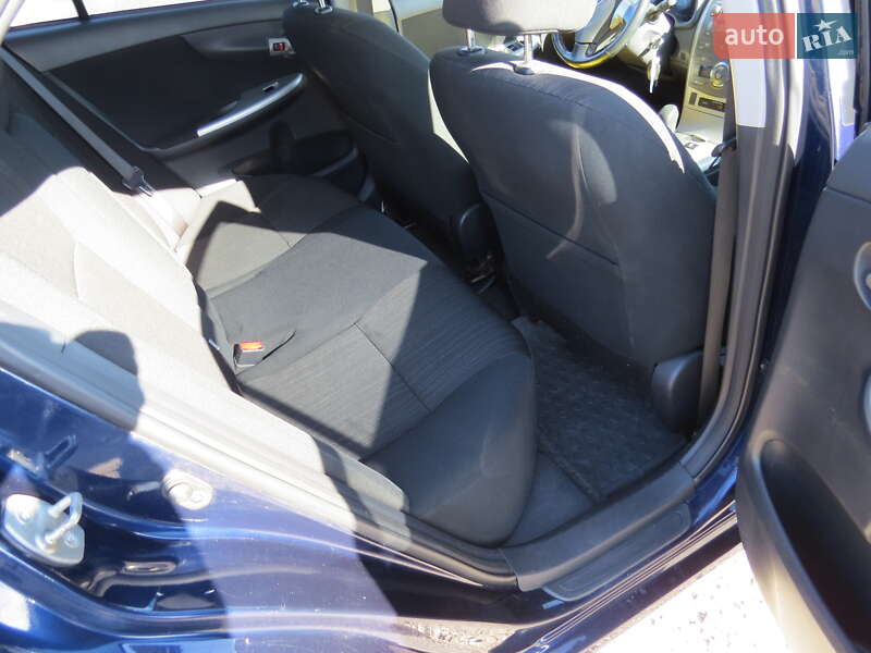 Седан Toyota Corolla 2008 в Кропивницком