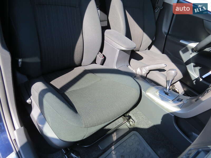 Седан Toyota Corolla 2008 в Кропивницком