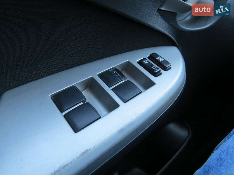 Седан Toyota Corolla 2008 в Кропивницком