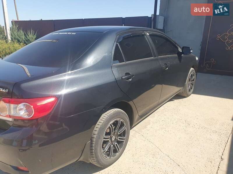 Седан Toyota Corolla 2010 в Южном