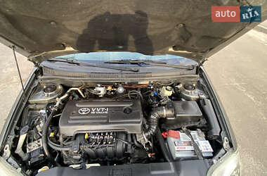 Седан Toyota Corolla 2004 в 