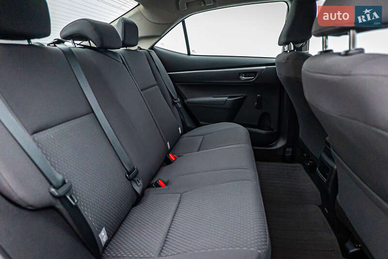 Седан Toyota Corolla 2017 в Києві