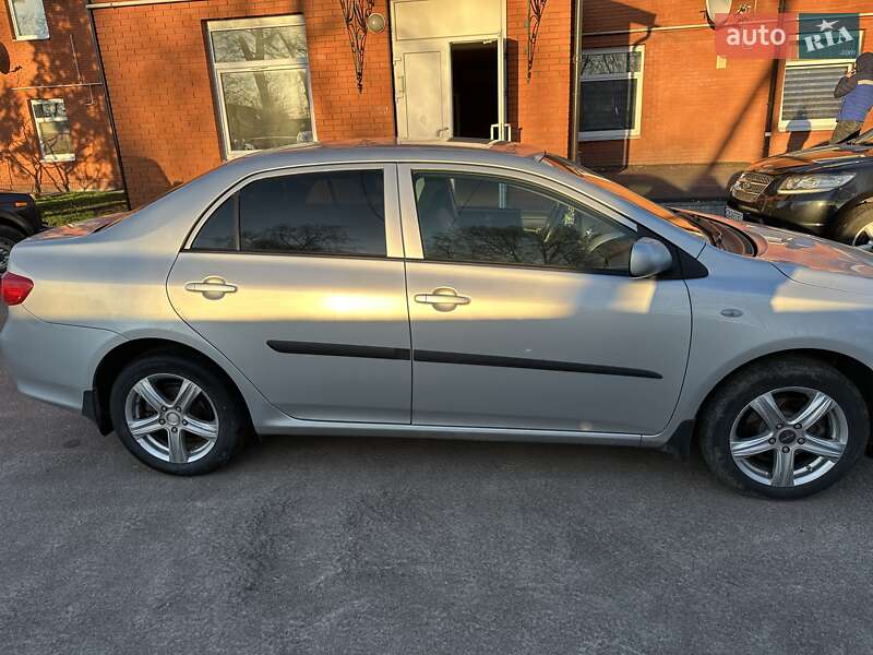 Седан Toyota Corolla 2009 в Бобровиці